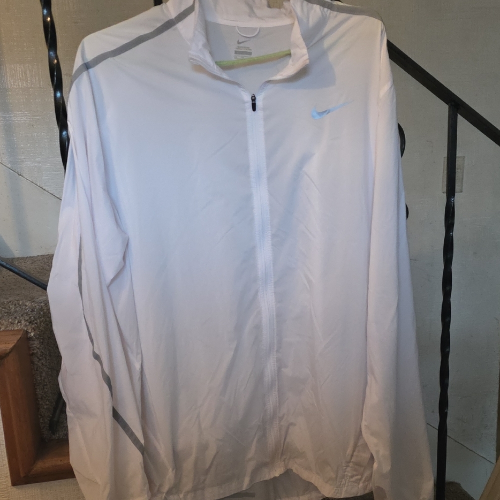 Nike Men's Whire And Light Gray Windbreaker